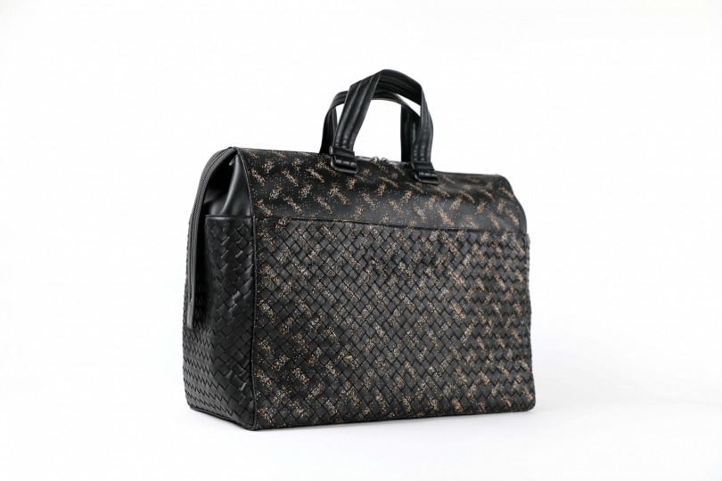 BOTTEGA VENETA/ボッテガ・ヴェネタ＞｜ランウェイで注目の精緻な技法を用いたバッグ＆SLGが登場 | NEWS | 伊勢丹新宿店メンズ館  公式メディア - ISETAN MEN'S net